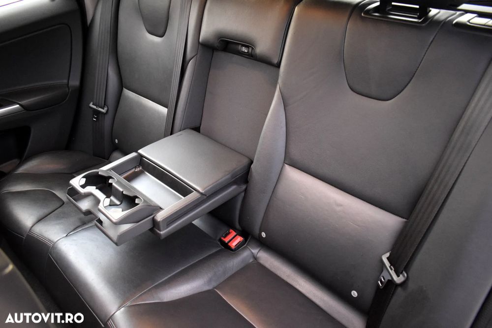 Volvo XC 60 D5 AWD Geartronic Ocean Race - 13