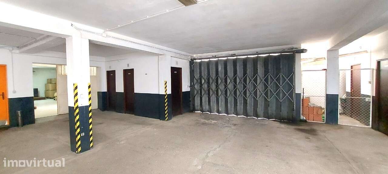 Venda judicial de armazém com 62 m2 em Vila das Aves - Grande imagem: 4/26