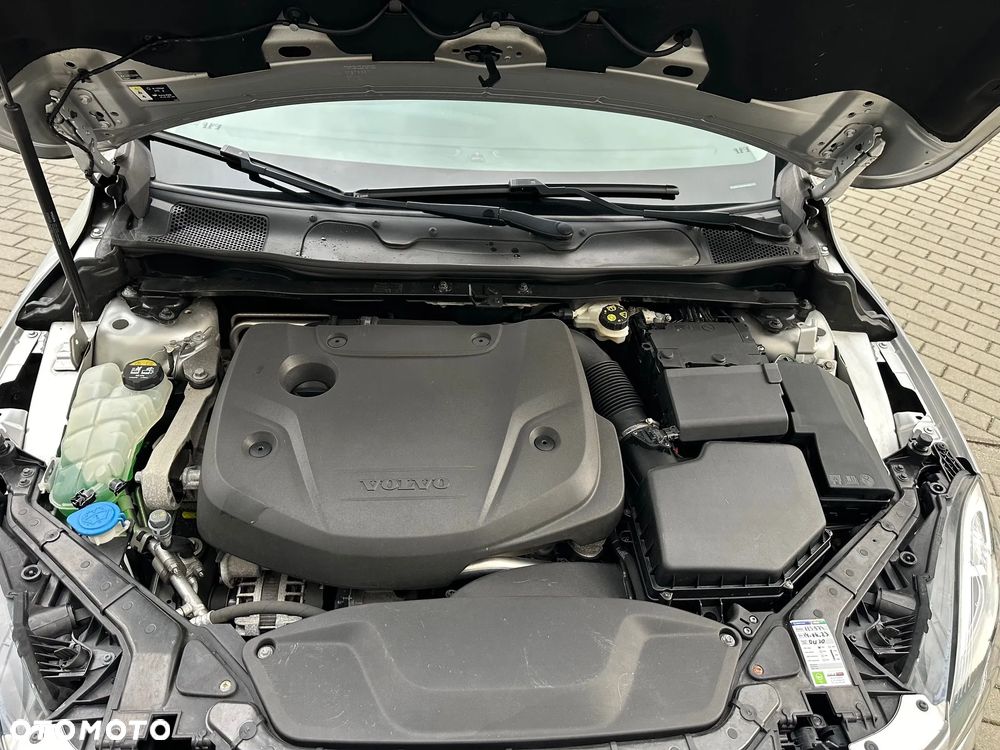 Volvo V40 D3 Drive-E R-Design Kinetic - 19