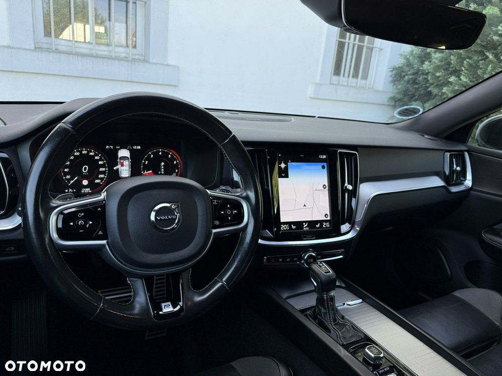 Volvo V60 T4 Geartronic R-Design - 38