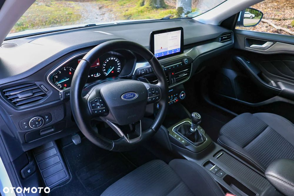 Ford Focus 1.0 EcoBoost Titanium X - 26