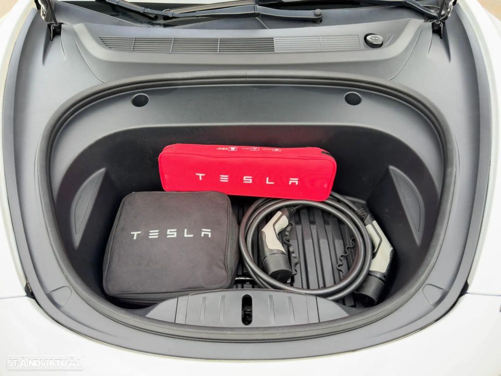 Tesla Model 3 - 10