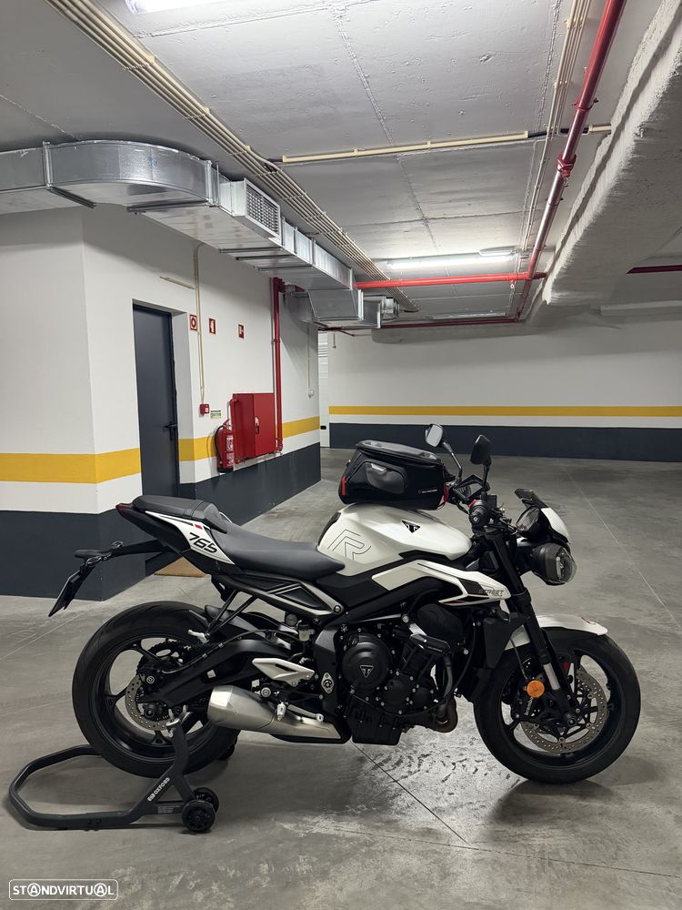 Triumph Street Triple R - 12