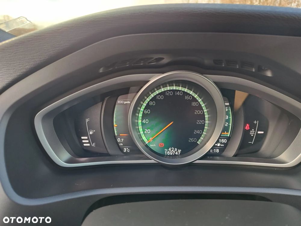 Volvo V40 D3 Momentum - 19