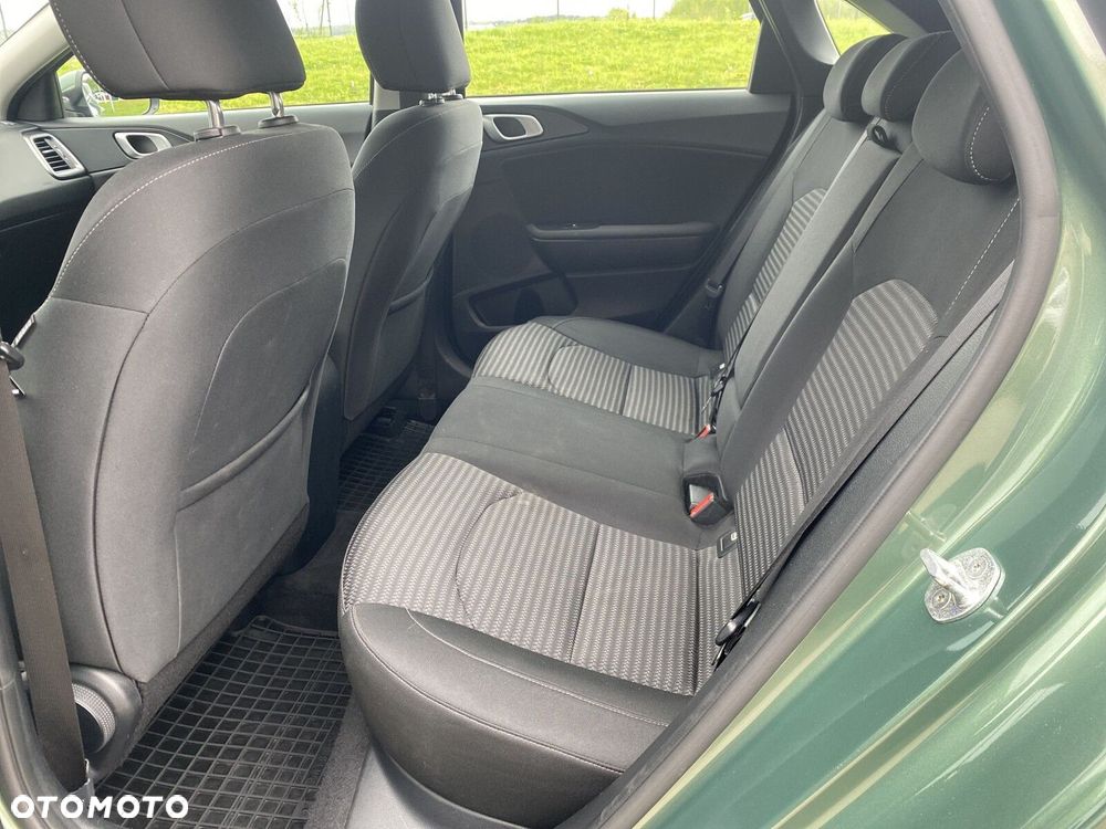 Kia Ceed - 11
