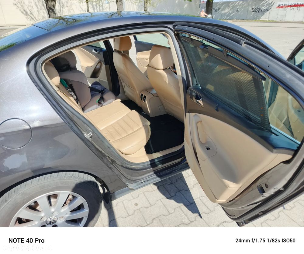 Volkswagen Passat 2.0 TDI DPF Sportline DSG - 24