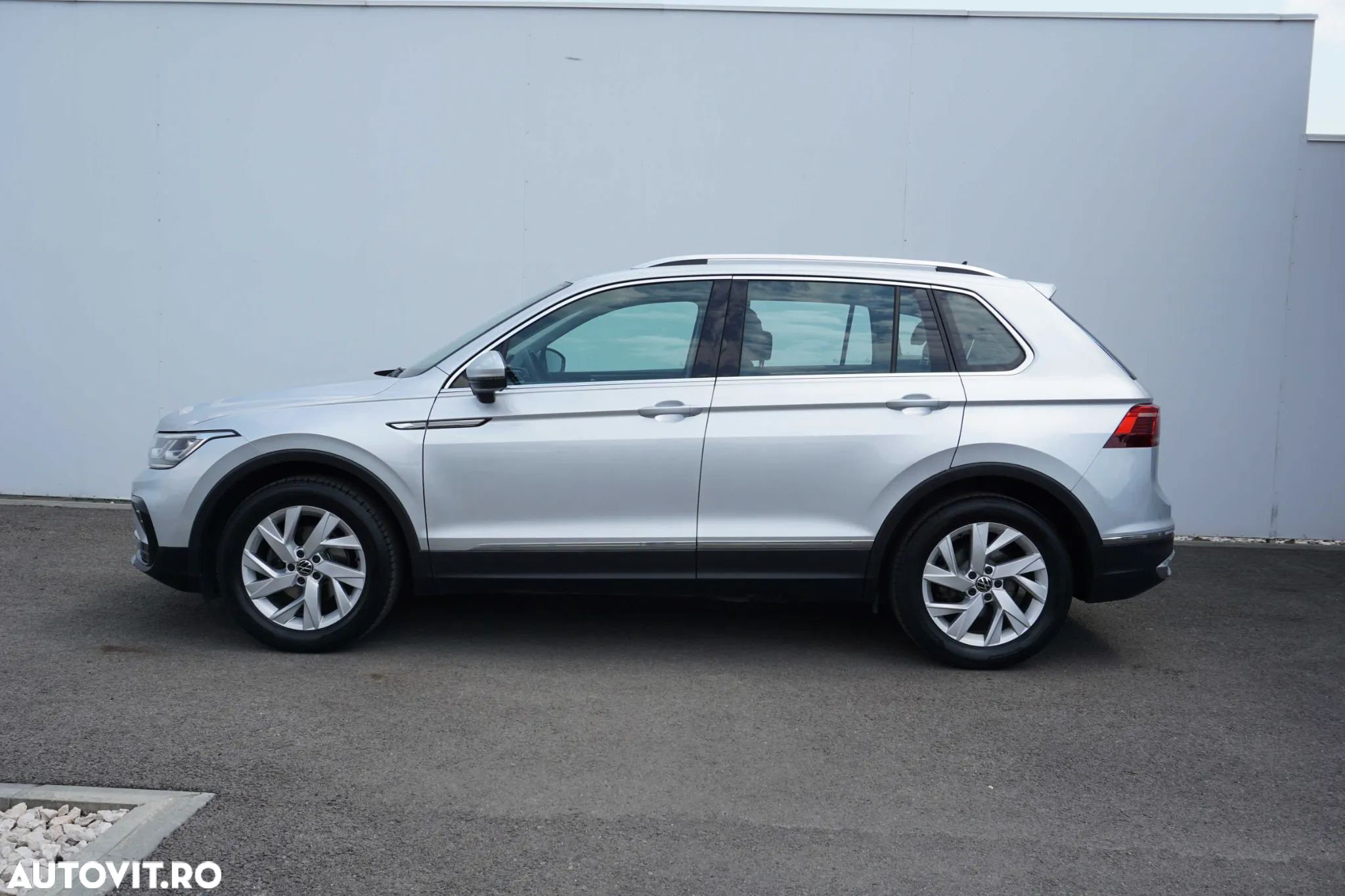 Volkswagen Tiguan - 2