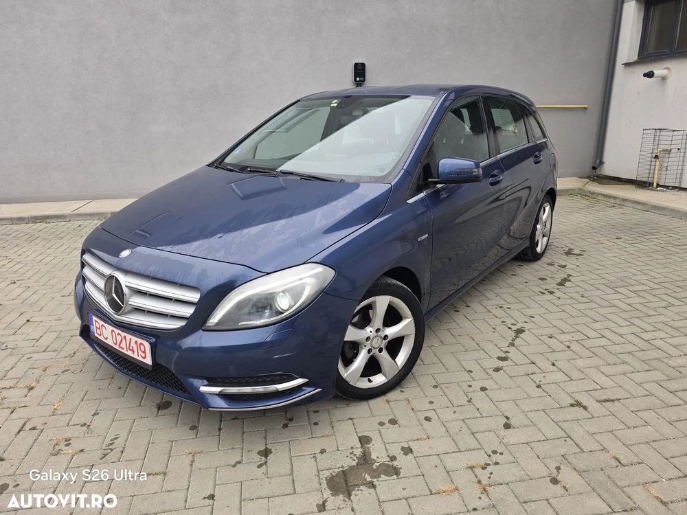Mercedes-Benz B 180