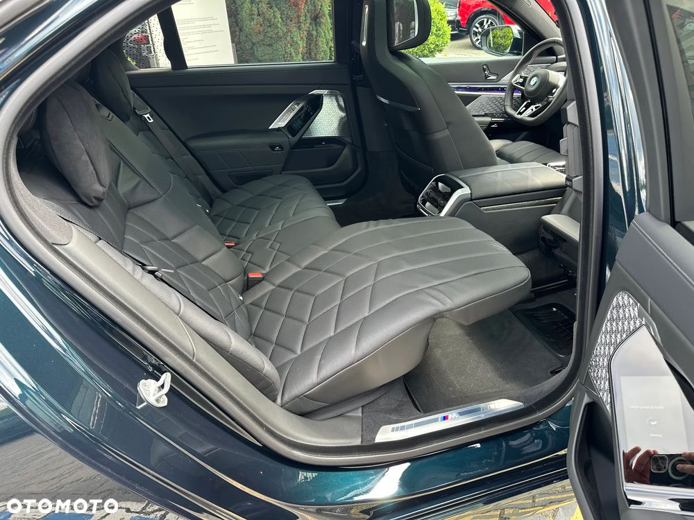 BMW Seria 7 M760e PHEV xDrive Individual Edition sport - 26