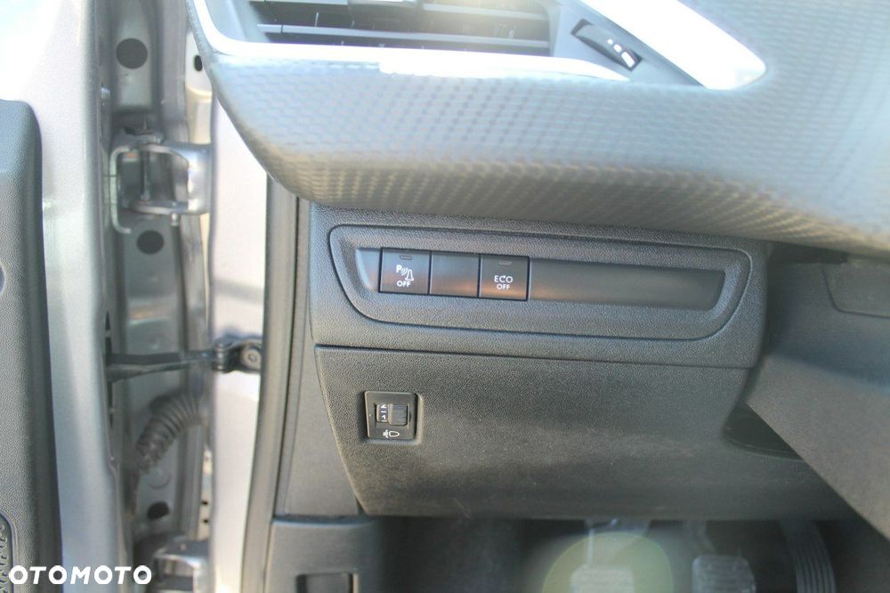 Peugeot 2008 - 18