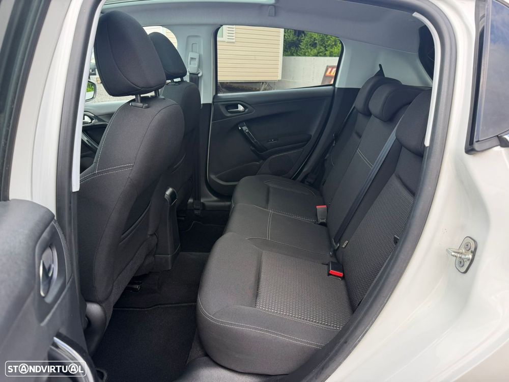 Peugeot 208 1.2 PureTech GT Line - 10