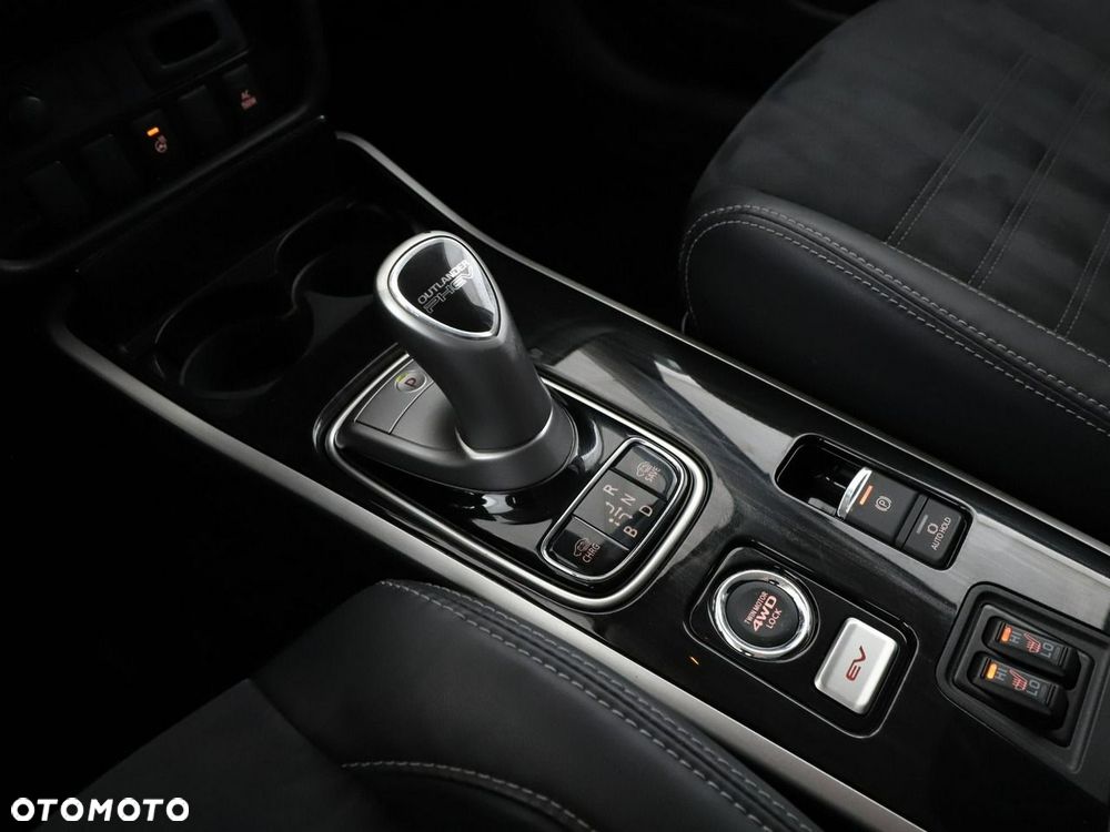 Mitsubishi Outlander - 30