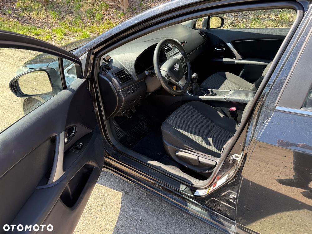 Toyota Avensis - 4