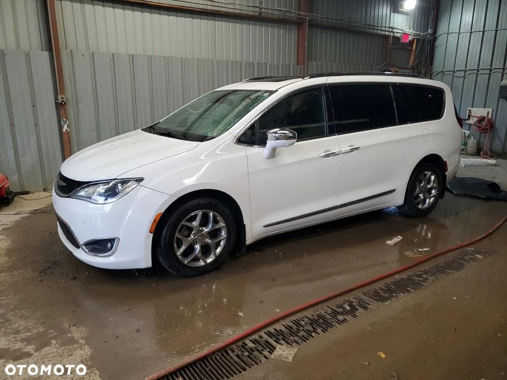 Chrysler Pacifica - 1