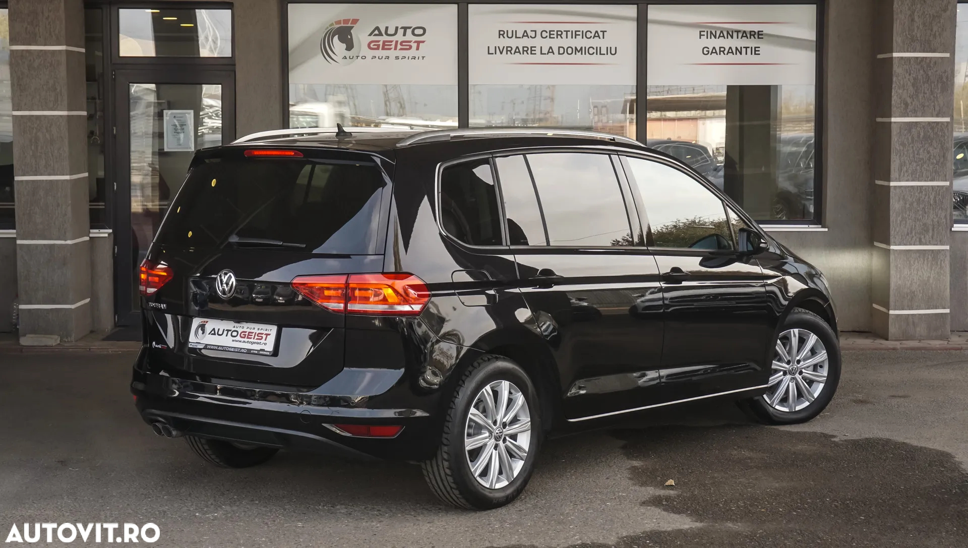 Volkswagen Touran 2.0 TDI DSG Comfortline - 5