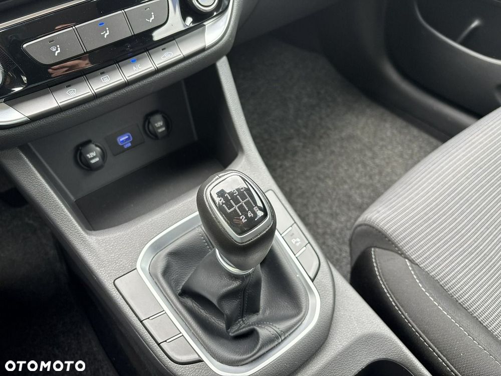 Hyundai i30 1.5 DPI Classic + - 24