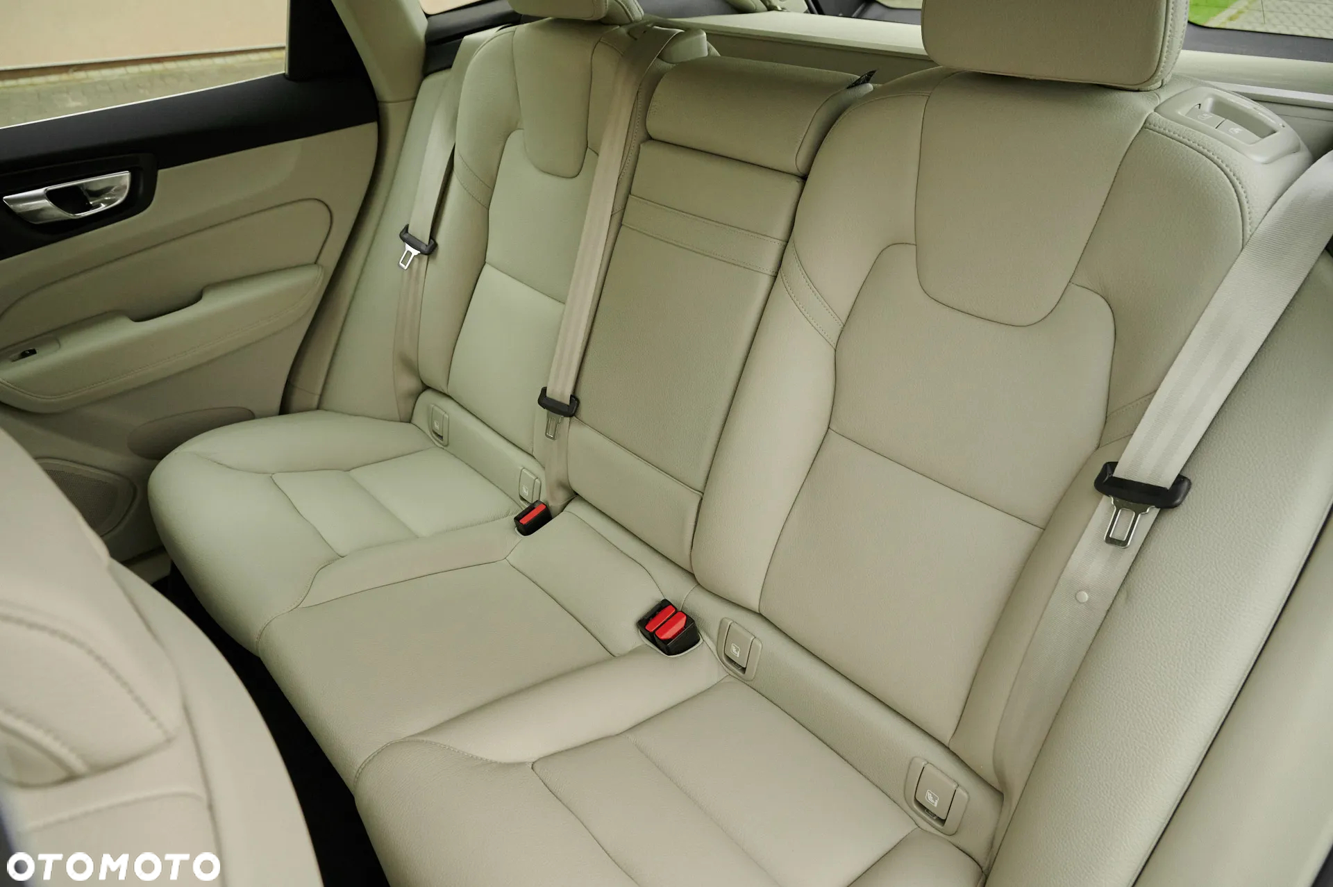 Volvo XC 60 T4 Momentum Pro - 32