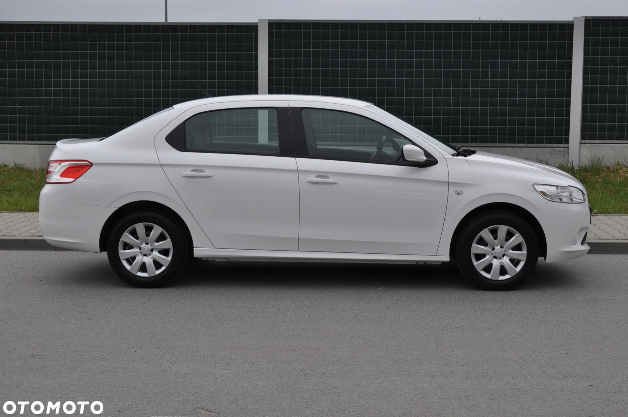 Peugeot 301 1.2 Pure Tech Access - 3
