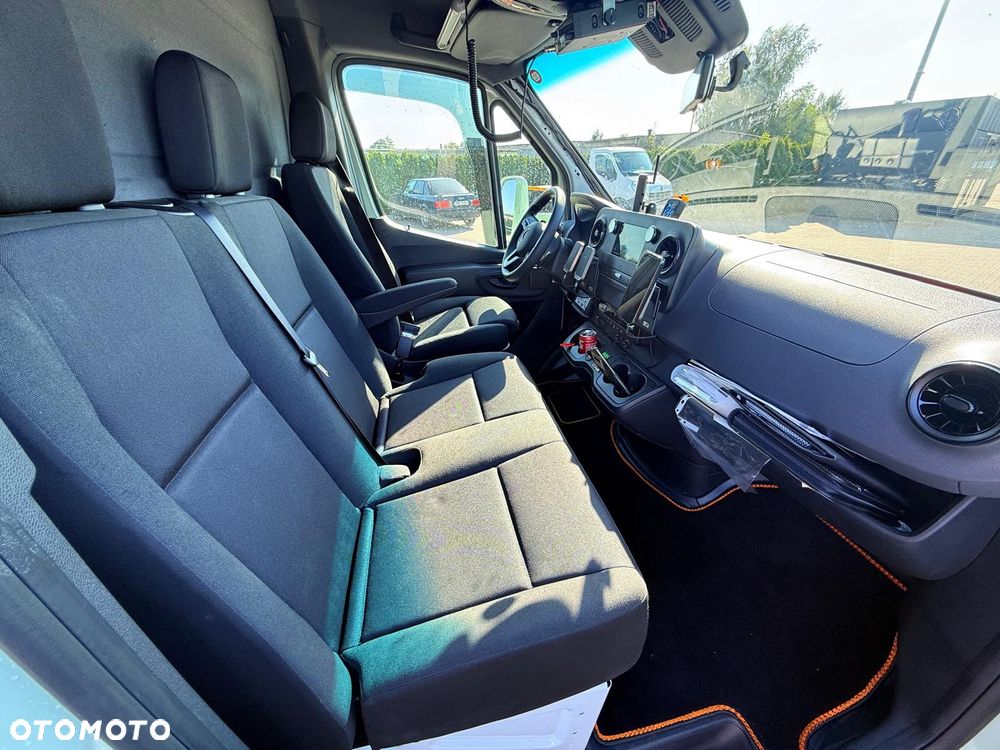 Mercedes-Benz Sprinter - 16