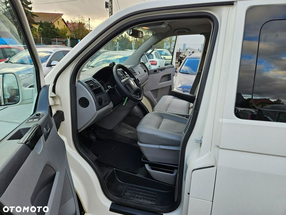 Volkswagen Caravelle - 7