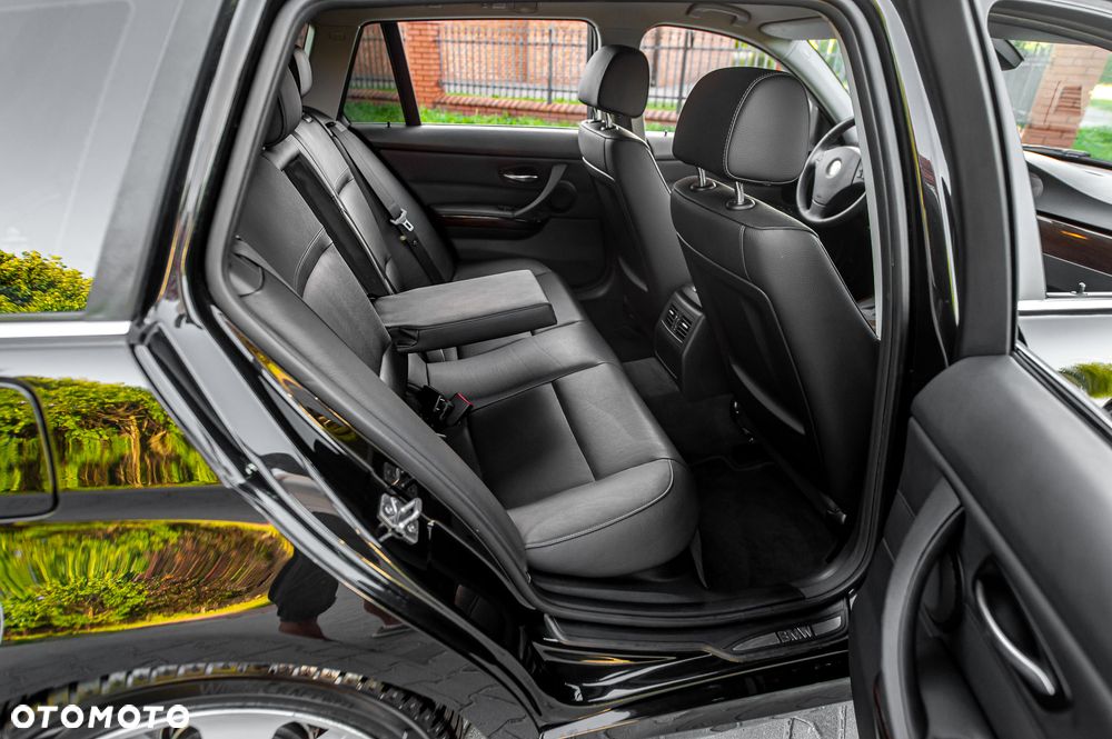 BMW Seria 3 325i xDrive - 21