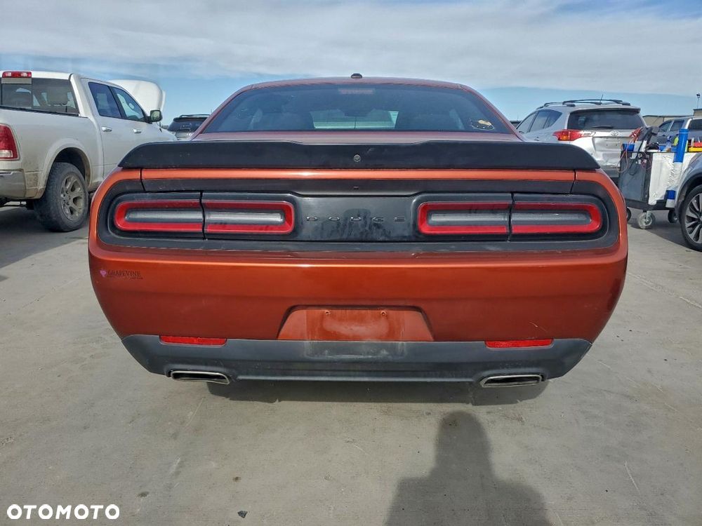 Dodge Challenger - 6