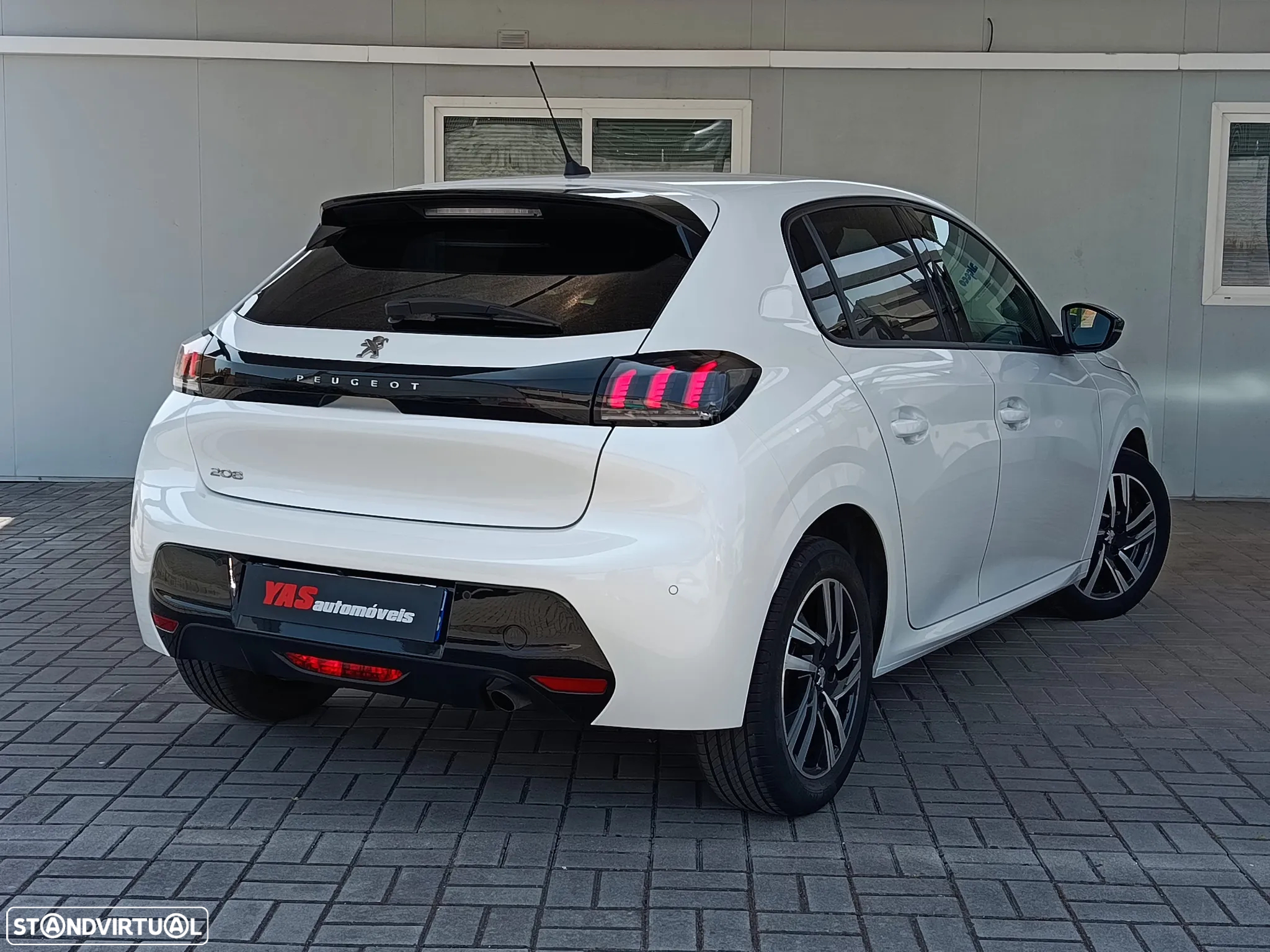 Peugeot 208 - 30