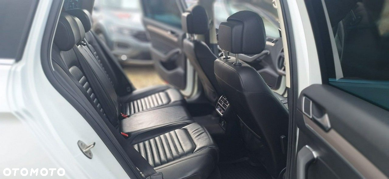 Volkswagen Passat - 20