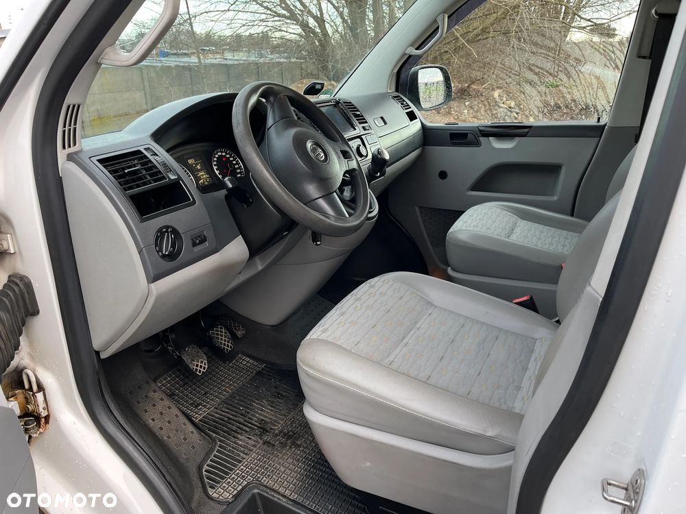 Volkswagen Caravelle - 34