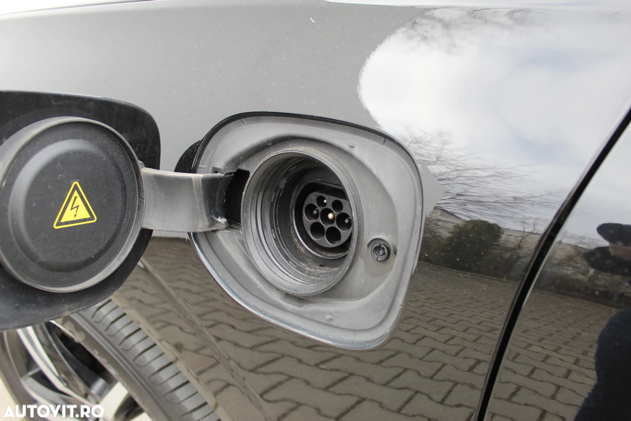 Volvo XC 60 T8 Twin Engine AWD Geartronic RDesign - 36