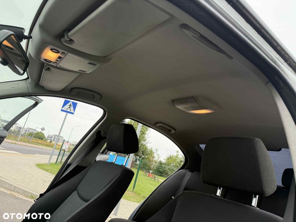 BMW Seria 3 320i - 30