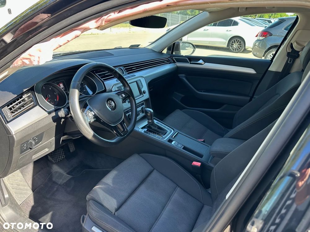 Volkswagen Passat - 10