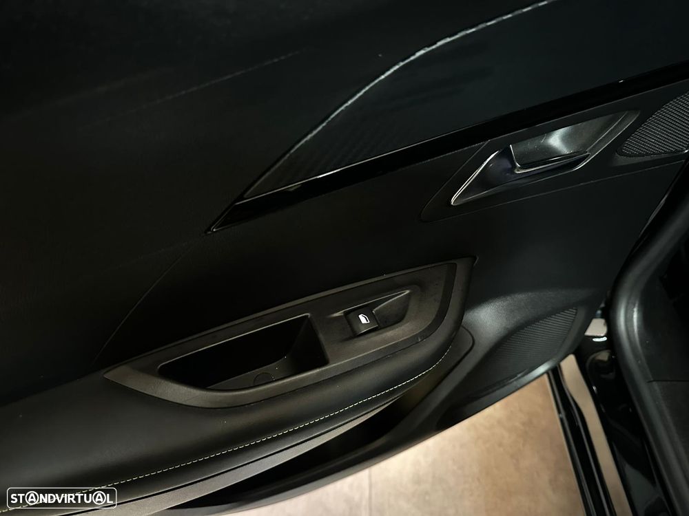 Peugeot 2008 PureTech 130 EAT8 GT Pack - 32