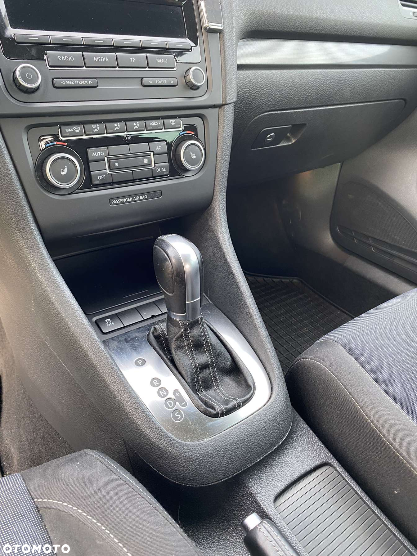 Volkswagen Golf VI 1.6 TDI Comfortline DSG - 23