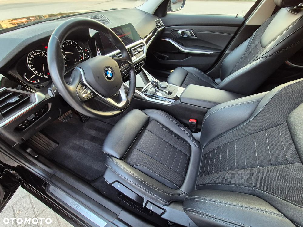 BMW Seria 3 330i Sport Line - 27