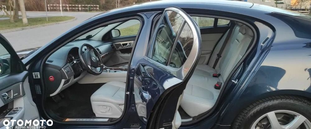 Jaguar XF 2.7 V6 Premium Luxury - 4