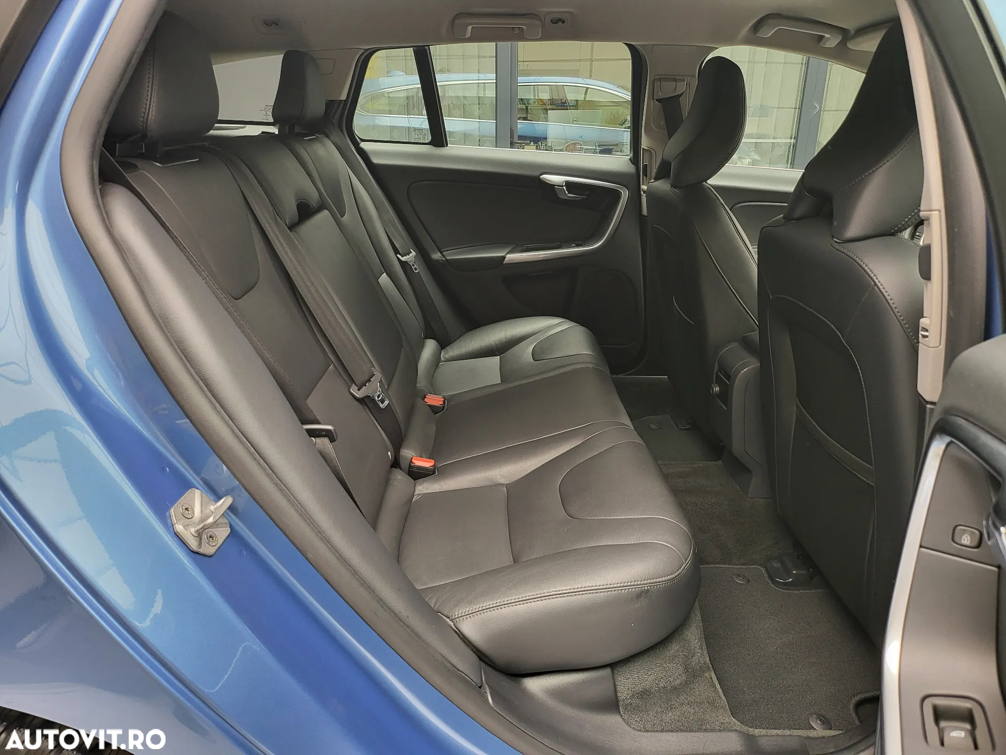 Volvo V60 D6 Plug-In-Hybrid AWD Geartronic Momentum - 14