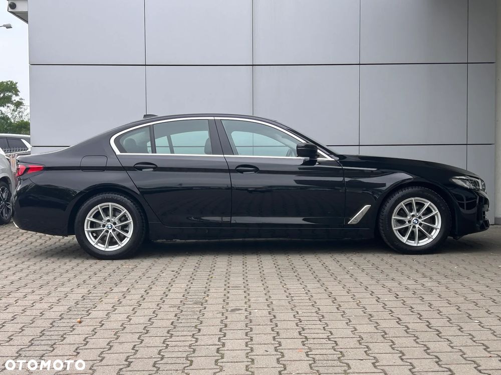 BMW Seria 5 520d xDrive MHEV - 10