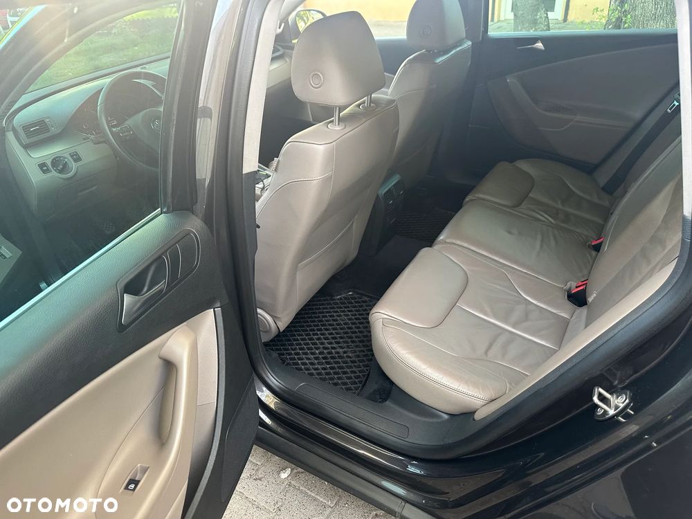 Volkswagen Passat 2.0 TDI DPF Highline - 9