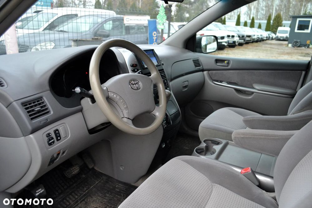Toyota Sienna 3.3 LE AWD - 8
