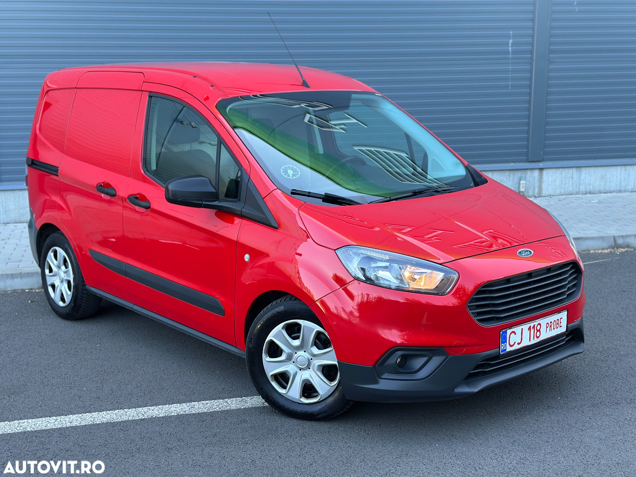 Ford Transit Courier - 13