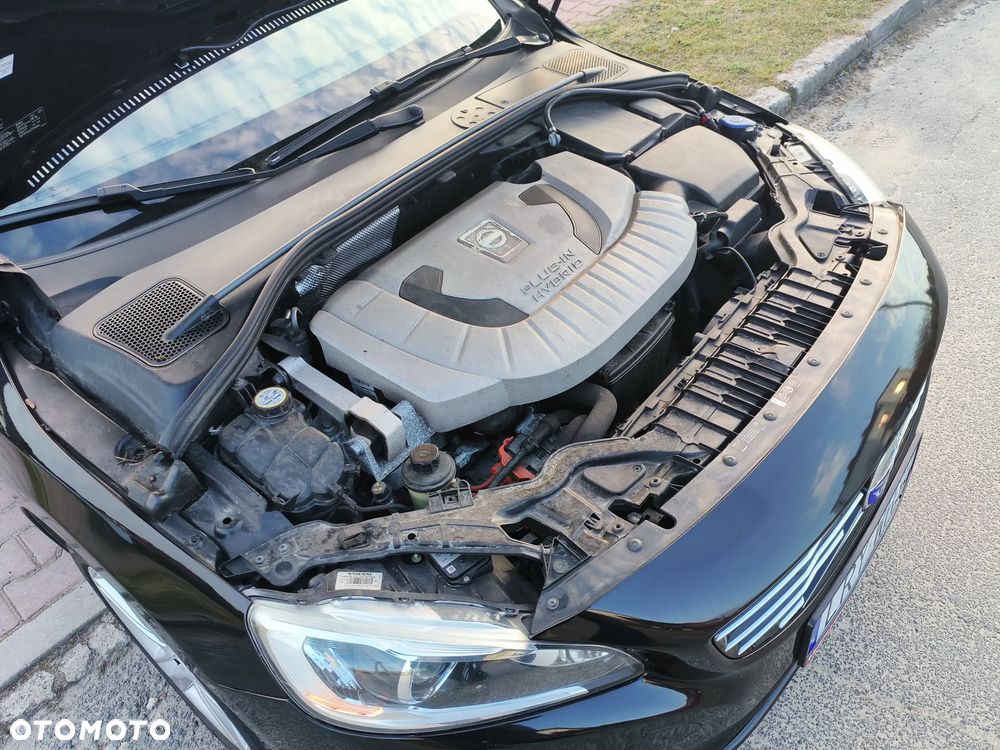 Volvo V60 D6 AWD Plug-in Hybrid R-Design Momentum - 32