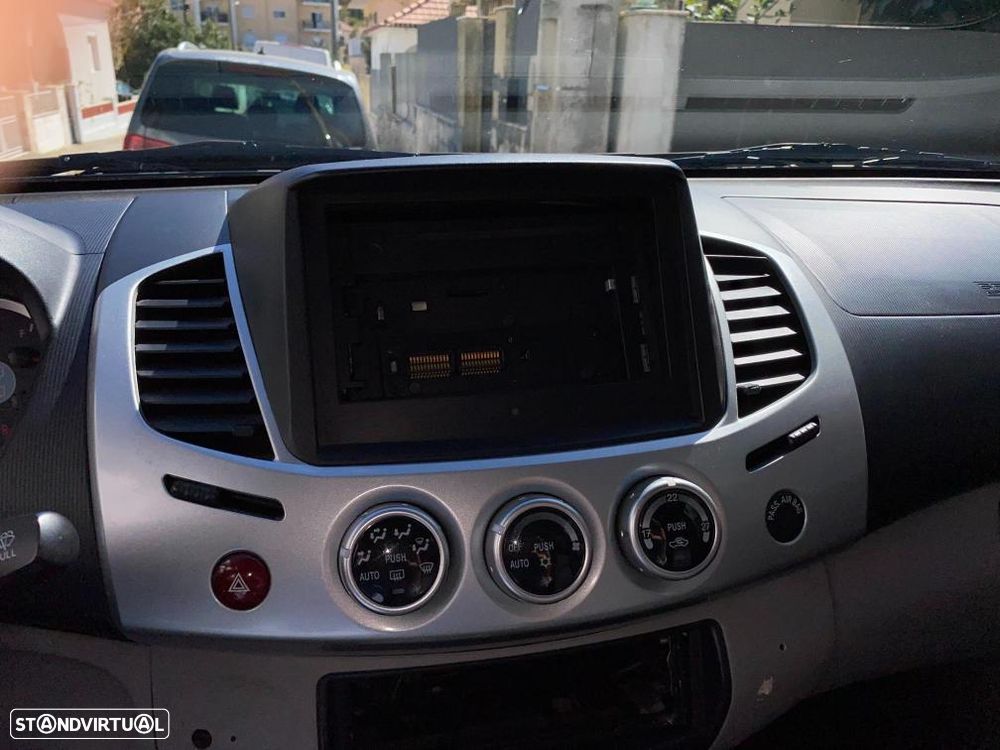 Mitsubishi L200 Pick Up 4x4 Auto DPF Intense Cabine Dupla - 14