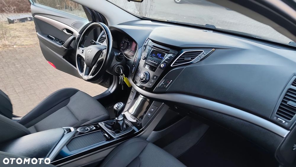 Hyundai i40 Kombi blue 1.6 Family+ - 30