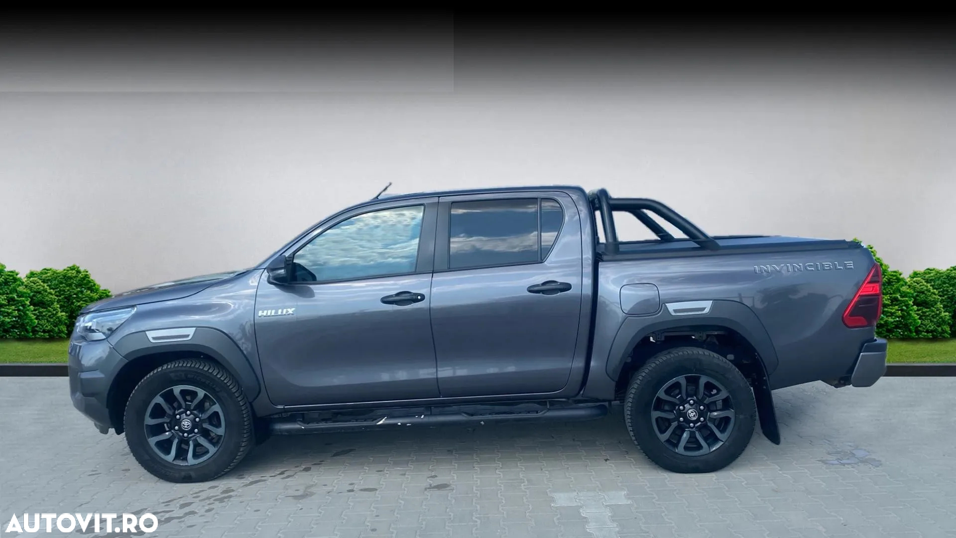 Toyota Hilux 2.8D 204CP 4x4 Double Cab AT Invincible - 2