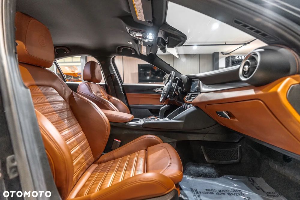 Alfa Romeo Giulia 2.0 Turbo 16V AT8-Q4 Veloce - 28