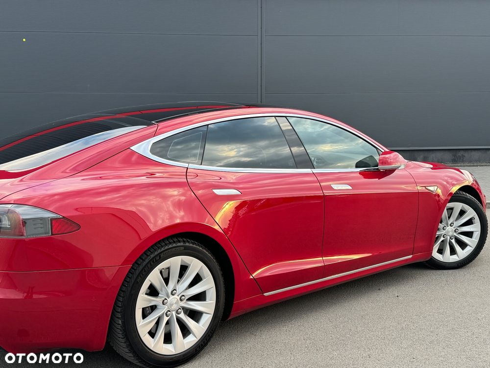 Tesla Model S - 12