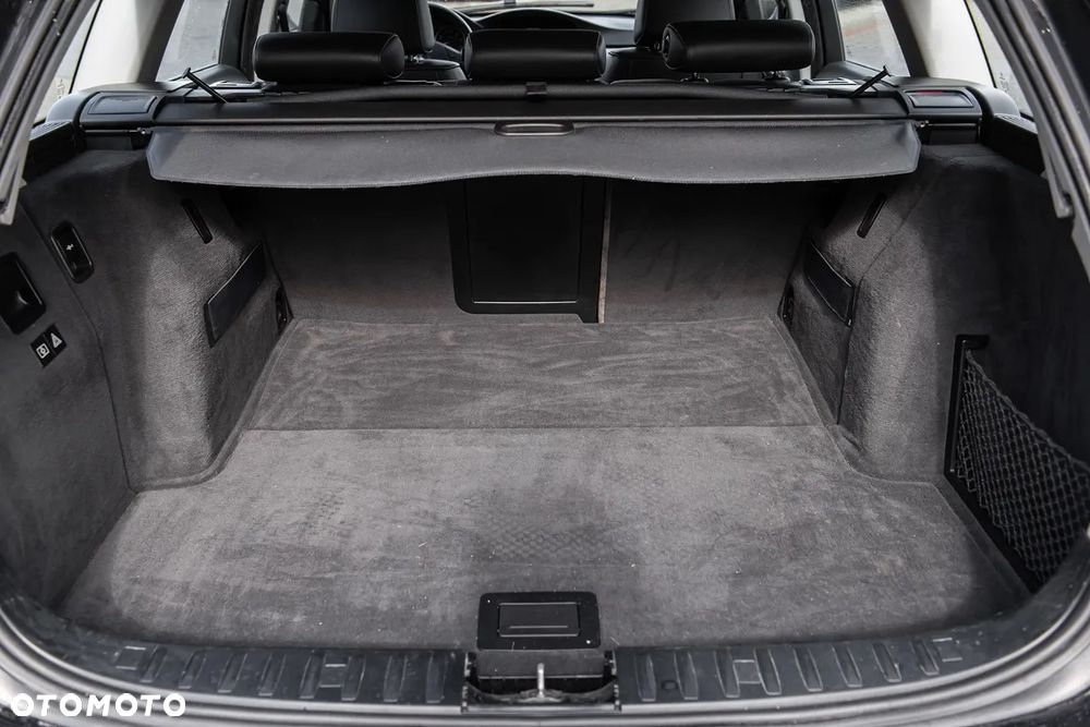 BMW Seria 3 330i - 24