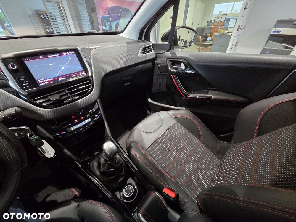 Peugeot 2008 1.2 PureTech Allure S&S - 19