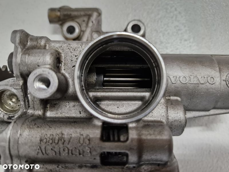 volvo v70 iii xc70 iii s80 ii xc60 i 2.0d pompa oleju olejowa 31330979 - 4